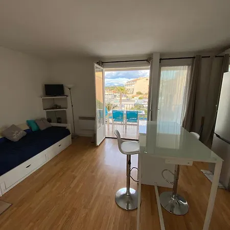 Apartment Bel T2 Avec Vue Mer. Plages, Commerces Et Restaurants A Pied. *